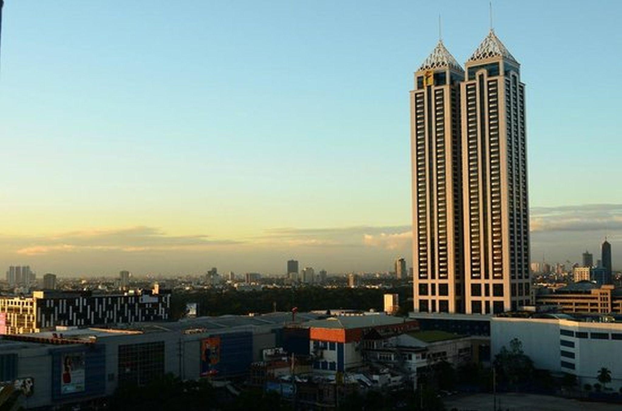 Bsa Twin Tower Hotel Manila Exterior photo